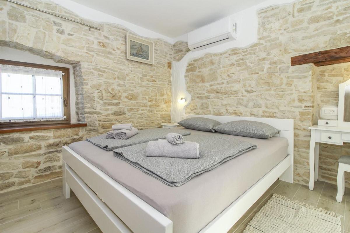 Villa Olea In Barat - Haus Fuer 6-8 Personen Kanfanar Exterior photo